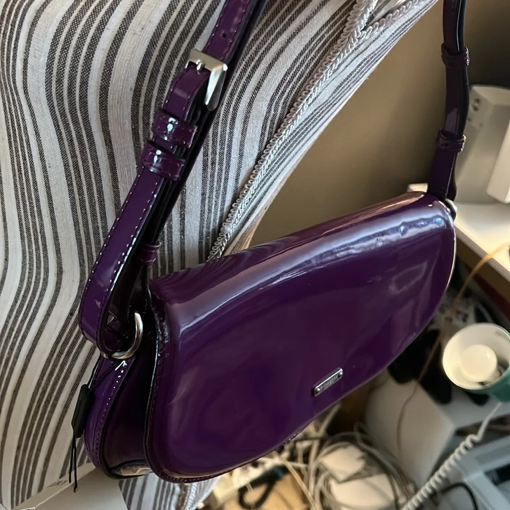 ๐ 1 hour sale. Burberry Prorsum, Patent Lilford Bag, Purple, STUNNING - Picture 9 of 17